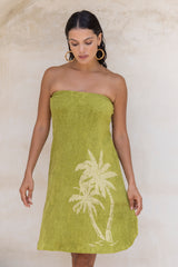This vintage inspired strapless terry towelling dress, with its elasticated top, slips on effortlessly. Olive green and finished with our signature screen-printed palm design and a chic side split, it’s a timeless piece with a touch of sophistication. Made in a cotton / elastane blend.