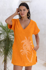 With a flattering deep V neck line, and stunning screen printed palm motif, this vintage inspired terry towelling throwover will become a wardrobe favourite. And it's got pockets. Made in a cotton / elastane blend. Tangerine with cream palms.